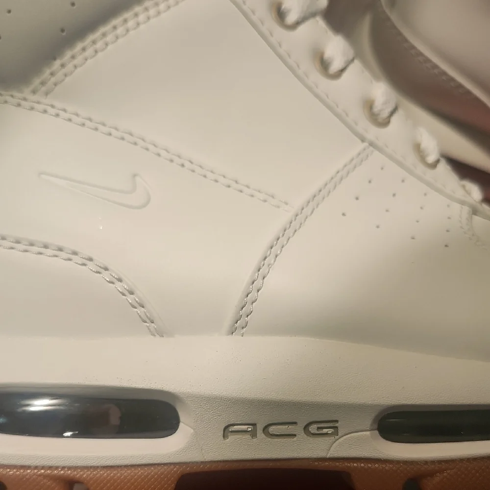 Nike Men’s White Air Max Goadome